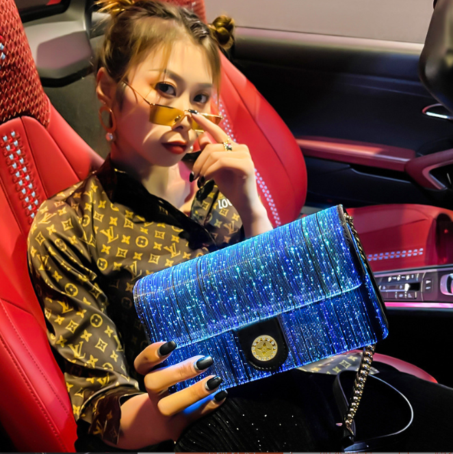 Haske Aura Bag illuminated blue in a lifestyle setting